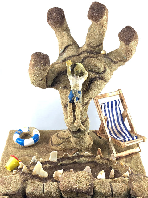 Blood Beach : Don’t Play in the Sand! - RedGuardian Art & Toys