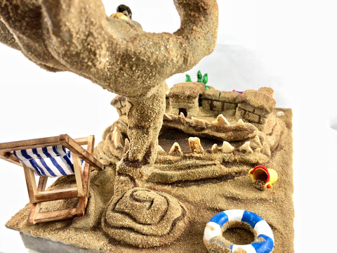 Blood Beach : Don’t Play in the Sand! - RedGuardian Art & Toys